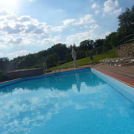 Freistehendes Mit Garten Und Pool