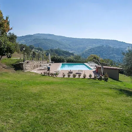 Freistehendes Mit Garten Und Pool